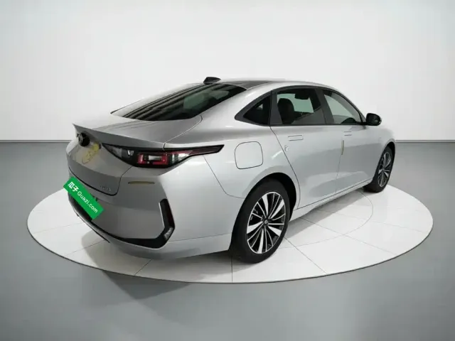 Changan Qiyuan A05 — Фото автомобиля 6