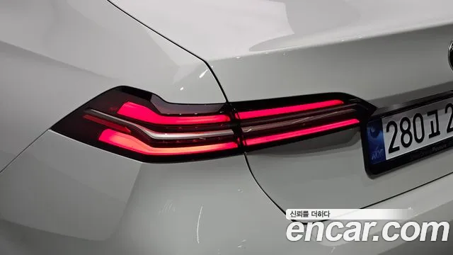 BMW 5 Series G60 — Фото автомобиля 8