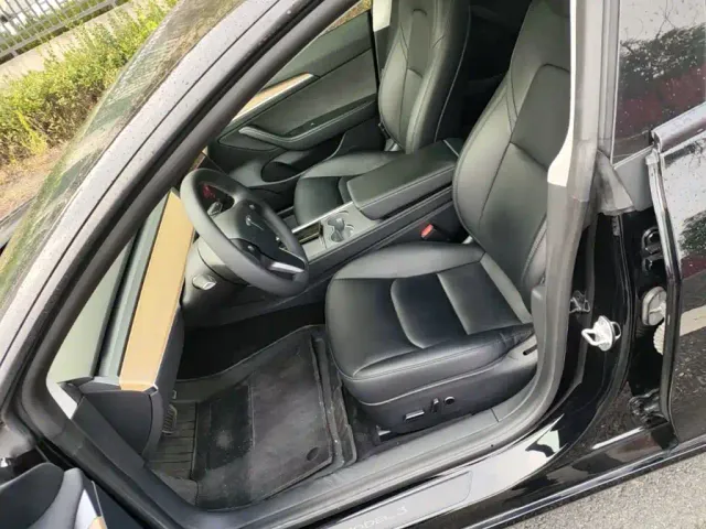 Tesla Model 3 — Фото автомобиля 14