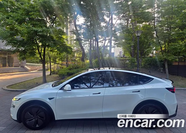 Tesla Model Y — Фото автомобиля 3