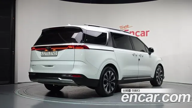 Kia Carnival Generation 4 — Фото автомобиля 2