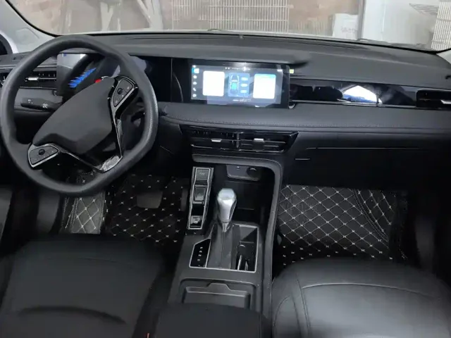 Roewe i5 — Фото автомобиля 12