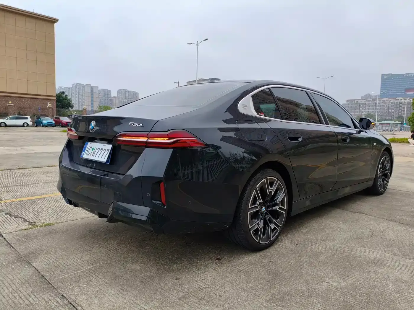 BMW BMW 5 Series 2025 530Li Premium M Sport Package — Фото автомобиля 7