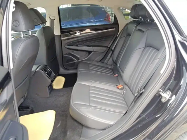 Volkswagen Passat — Фото автомобиля 16