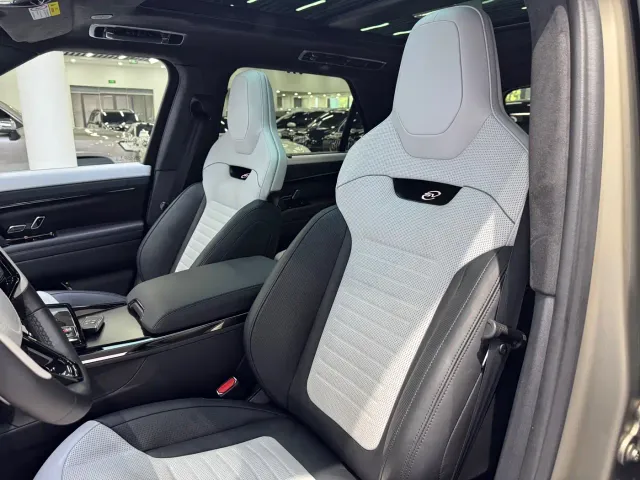 Land Rover Range Rover Sport — Фото автомобиля 12