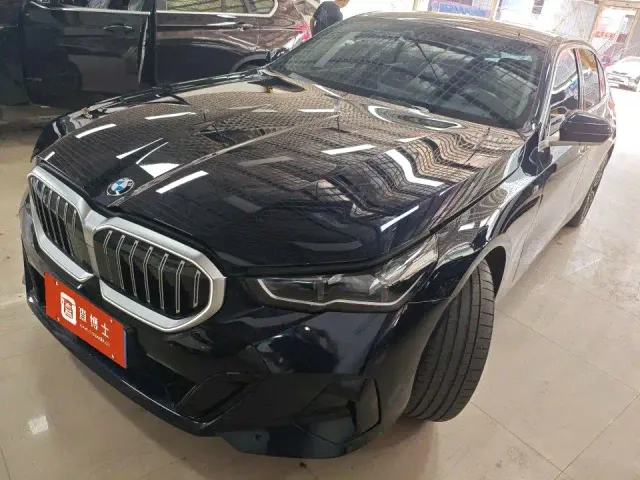Фотография автомобиля — BMW 5 Series