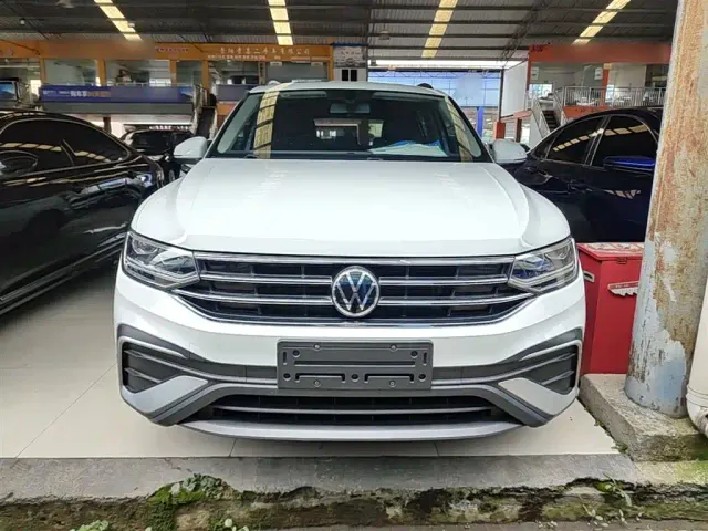 Volkswagen Tiguan L — Фото автомобиля 2