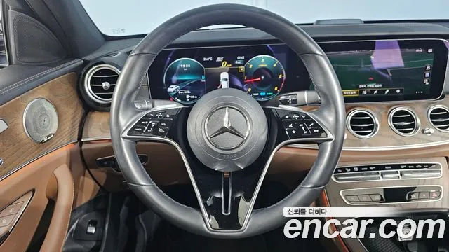 Mercedes-Benz E-Class — Фото автомобиля 13