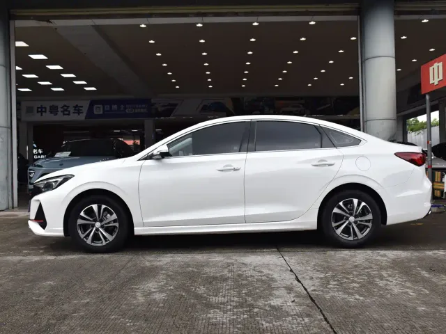 Changan Eado — Фото автомобиля 4