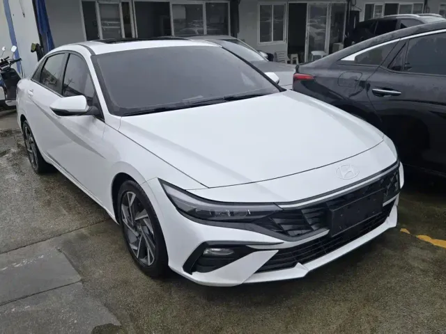Hyundai Elantra — Фото автомобиля 3