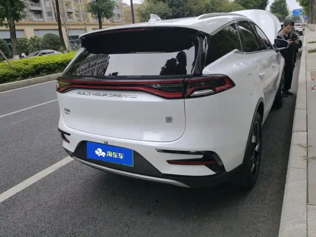 BYD Tang — Фото автомобиля 3