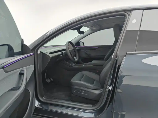 Tesla Model Y — Фото автомобиля 27