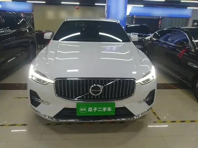 Volvo XC60 — Фото автомобиля 2