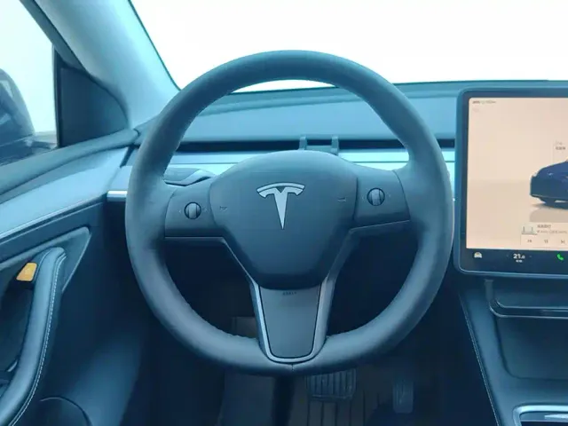 Tesla Model Y — Фото автомобиля 15