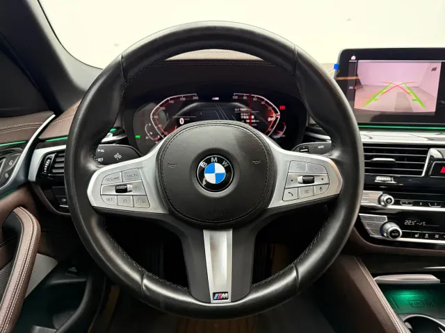 BMW 5 Series — Фото автомобиля 9