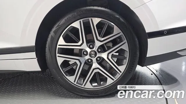 Hyundai Grandeur Grandeur (GN7) 2.5 Бензин 2WD — Фото автомобиля 21