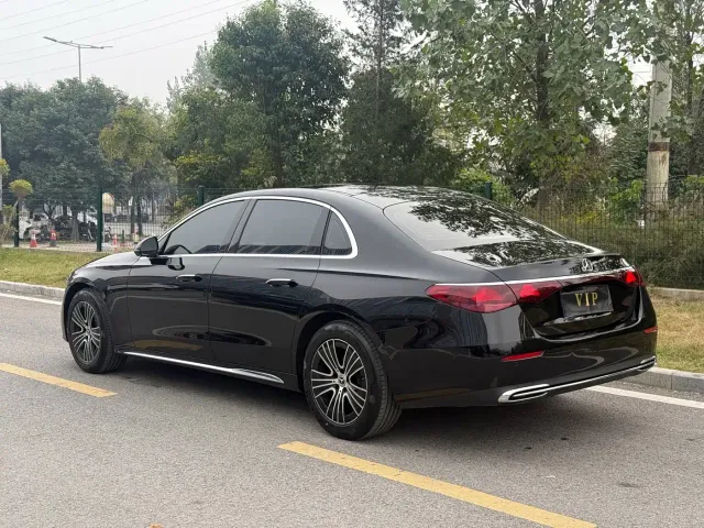 Mercedes-Benz E-Class — Фото автомобиля 12
