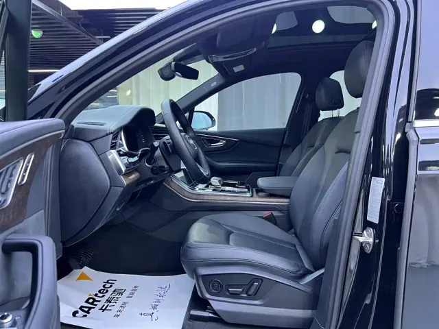 Audi Q7 — Фото автомобиля 7