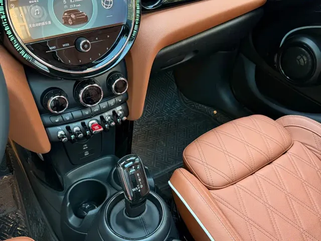 MINI Hatch — Фото автомобиля 15