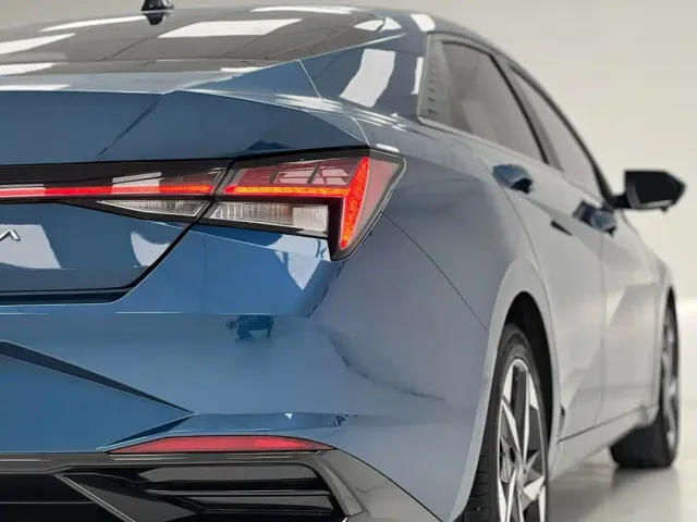 Hyundai Elantra — Фото автомобиля 10