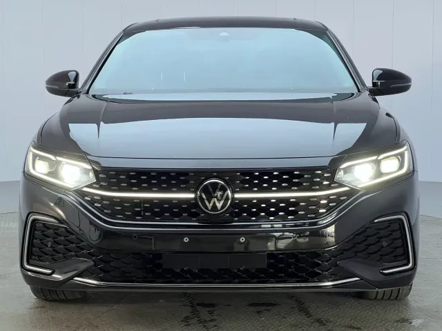 Volkswagen Passat — Фото автомобиля 2