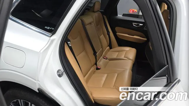 Вольво XC60 — Фото автомобиля 11