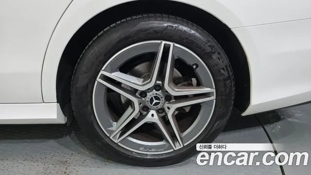 Mercedes-Benz E-Class — Фото автомобиля 18