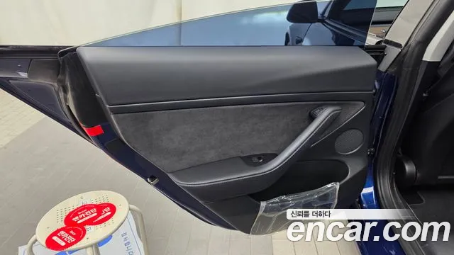 Tesla Model 3 — Фото автомобиля 14
