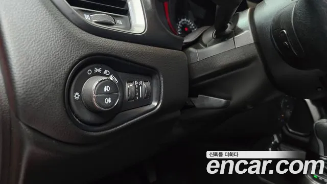 Jeep Renegade — Фото автомобиля 27