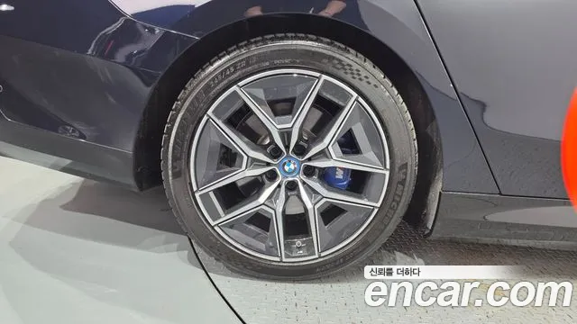BMW i5 G60 — Фото автомобиля 5