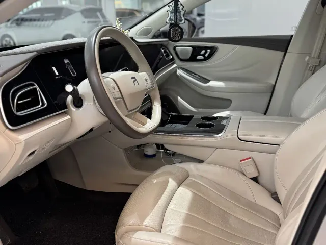 Roewe Rising Auto F7 2023 Advanced Edition — Фото автомобиля 4