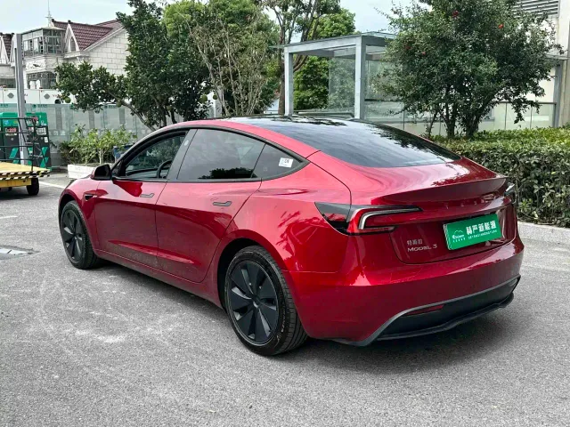 Tesla Model 3 — Фото автомобиля 9