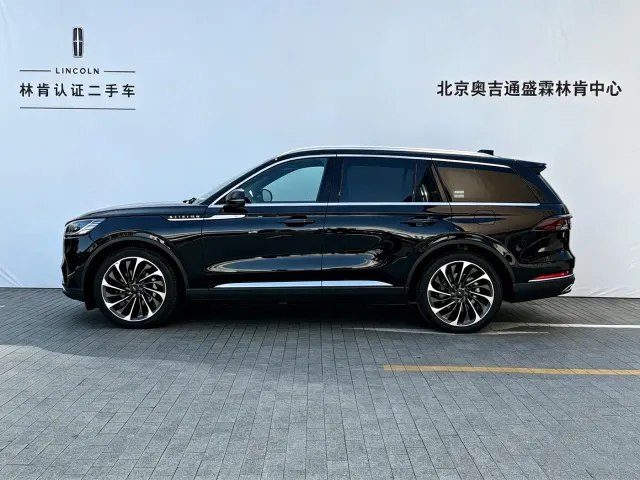 Lincoln Aviator — Фото автомобиля 3