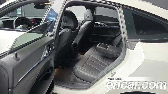 BMW i4 — Фото автомобиля 18