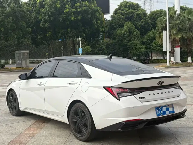 Hyundai Elantra — Фото автомобиля 7