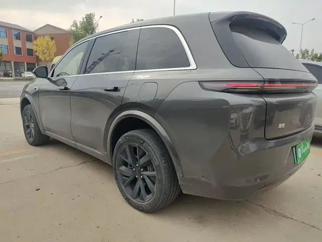Li Auto L8 — Фото автомобиля 4