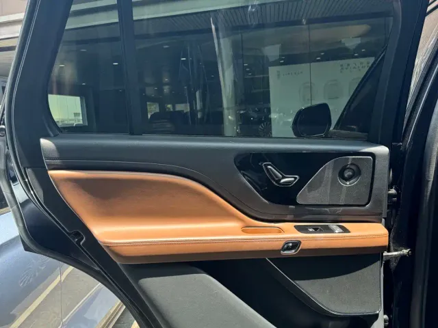 Lincoln Aviator — Фото автомобиля 17