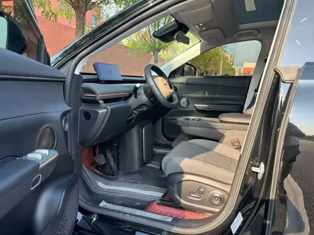 Exeed Exlantix ET 2024 Model Extended Range 200 Pro+ — Фото автомобиля 4