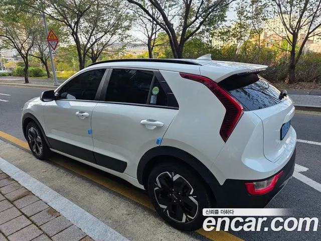 Kia Niro — Фото автомобиля 4
