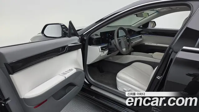 Hyundai Grandeur Grandeur (GN7) 2.5 Бензин 2WD — Фото автомобиля 10