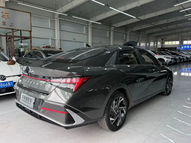 Hyundai Elantra — Фото автомобиля 9