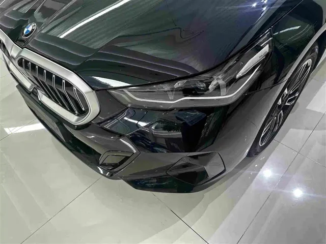 BMW 5 Series — Фото автомобиля 3