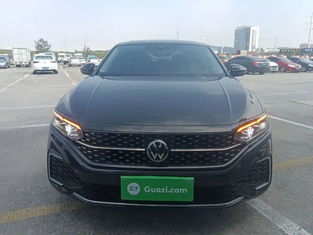 Volkswagen Passat — Фото автомобиля 2