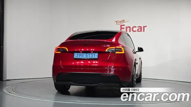 Tesla Model Y — Фото автомобиля 4