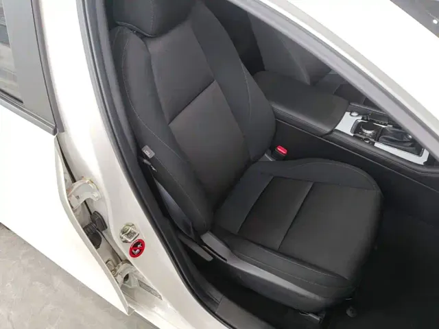 Mazda Axela — Фото автомобиля 24