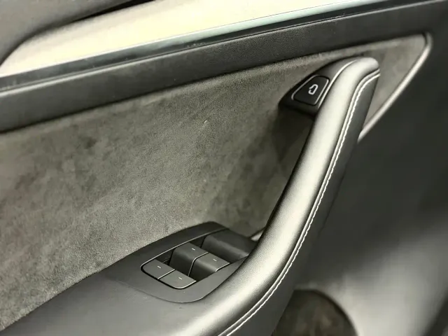 Tesla Model Y — Фото автомобиля 15