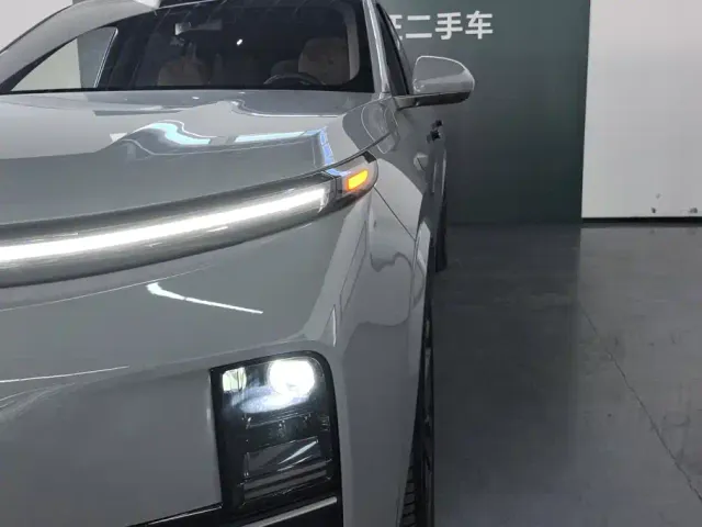 Li Auto L9 — Фото автомобиля 5