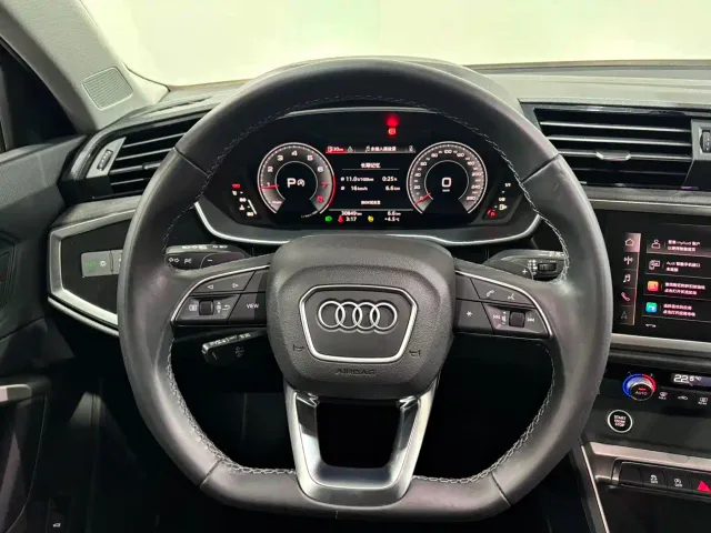 Audi Q3 — Фото автомобиля 11