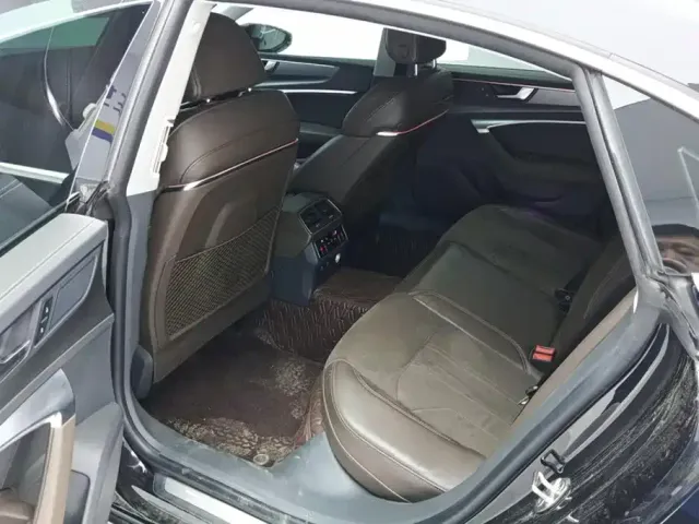 Audi A7L — Фото автомобиля 11