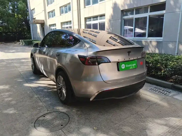 Tesla Model Y — Фото автомобиля 4